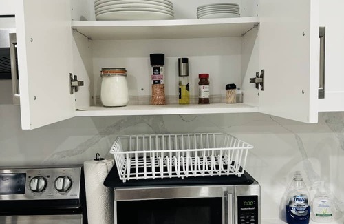 Innisfil Wohnung | Luxury 2-Bed Suit with Free Parking, Separate Entrance & Fire Pit in Innisfil