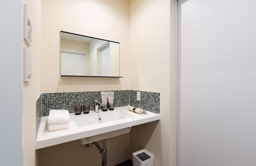 Tsuru Kabine | Building G / Tsuru Yamanashi