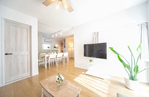 Kuwana Haus | Accommodates 9 people pets allowed 5 minutes to / Kuwana Mie