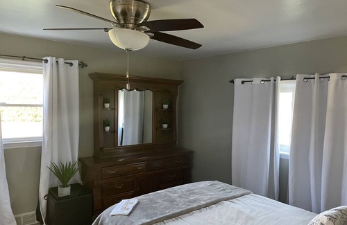 Ann Arbor Haus | Quiet Modern Apartment