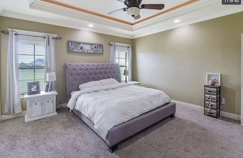 Iowa Haus | House in quiet Iowa near Lake Charles + EV charger