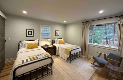 Granville South Wohnung | New! 2bd rm/3 bed wooded cottage