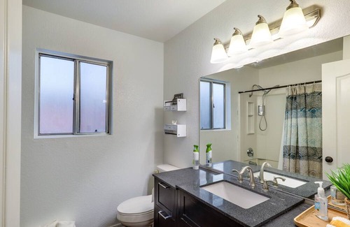 Laughlin Haus | Laughlin Retreat w/ Pool: 2 Mi to Big Bend!