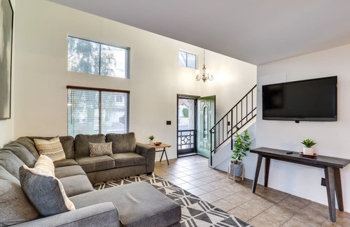 Laughlin Haus | Laughlin Retreat w/ Pool: 2 Mi to Big Bend!