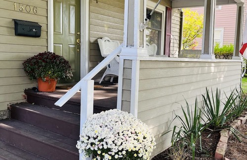 Lansing Haus | Central, Westside 4BD/2BT home with Huge extra lot. Pet Friendly. Long-term only