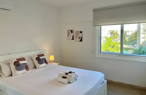 Neapolis Wohnung | Amathus Modern Beachfront Flat