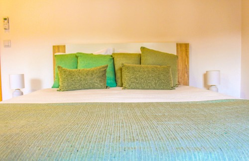 Gois Hütte | 5 Minutes from the River Beach, Room in Góis for Two in a Quiet Rural Place