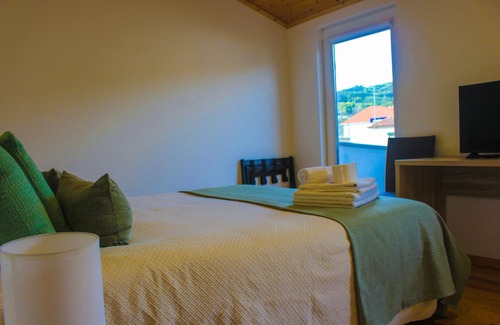 Gois Hütte | 5 Minutes from the River Beach, Room in Góis for Two in a Quiet Rural Place