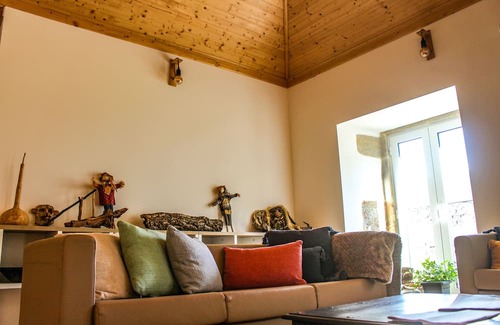 Gois Hütte | Casa de Campo Vale do Ceira, Quarto Twin. Na Bela e Pacata Vila de Góis