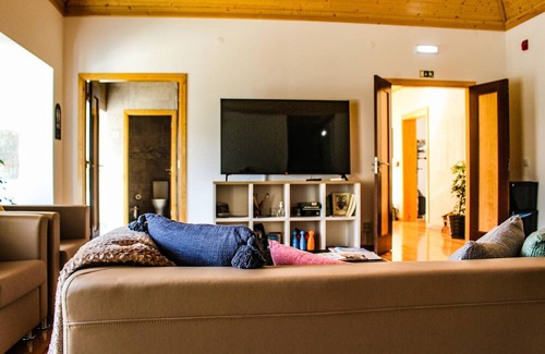 Gois Hütte | Casa de Campo Vale do Ceira, Quarto Twin. Na Bela e Pacata Vila de Góis