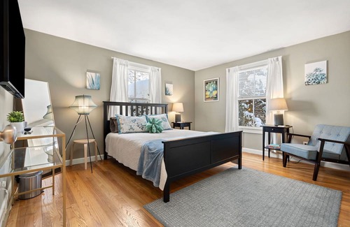 North Andover Haus | "Charming Retreat: Home Away from Home in one of New England's Oldest Towns"