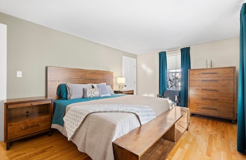 North Andover Haus | "Charming Retreat: Home Away from Home in one of New England's Oldest Towns"