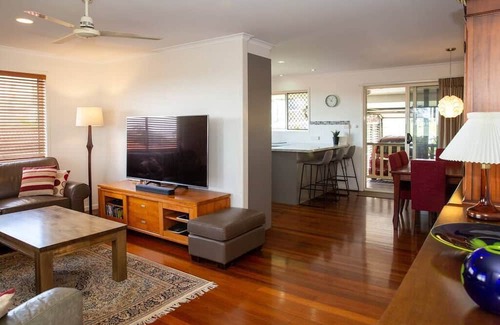 Caloundra Haus | Entire 4Brm Family Home 900m to beach! Caloundra