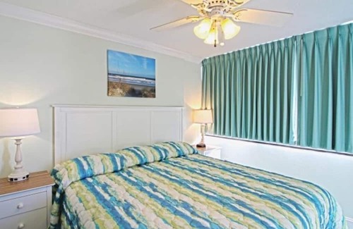 The Dunes Eigentumswohnung | Beautiful Ocean Front 2 bed, 2 bath condo with full kitchen and in-unit laundry