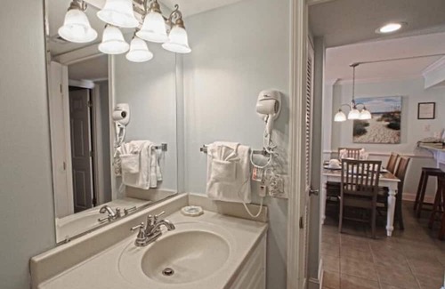 The Dunes Eigentumswohnung | Beautiful Ocean Front 2 bed, 2 bath condo with full kitchen and in-unit laundry