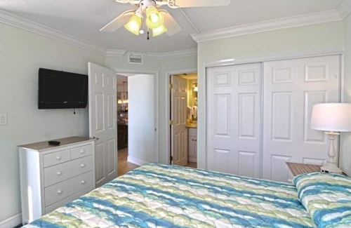 The Dunes Eigentumswohnung | Beautiful Ocean Front 2 bed, 2 bath condo with full kitchen and in-unit laundry