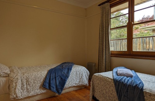 Deakin Haus | A Classic at Deakin 3bdr