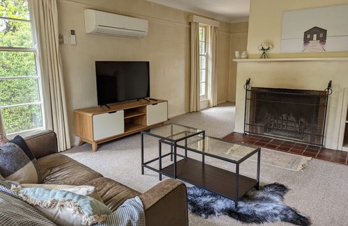 Deakin Haus | A Classic at Deakin 3bdr