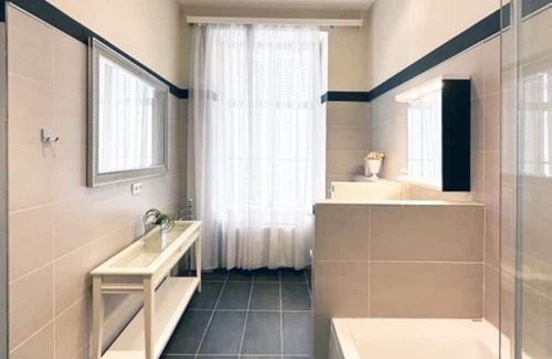 Baden Wohnung | Holiday Apartment "Schickes Baden Bei Wien" with Shared Garden & Wi-Fi