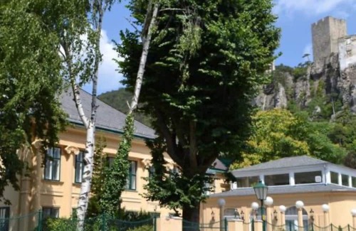 Baden Wohnung | Holiday Apartment "Schickes Baden Bei Wien" with Shared Garden & Wi-Fi