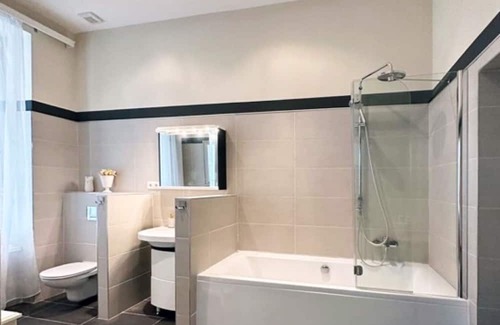 Baden Wohnung | Holiday Apartment "Schickes Baden Bei Wien" with Shared Garden & Wi-Fi
