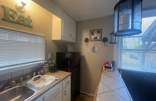 Riverview Wohnung | Cozy Studio in Strawberry Hill