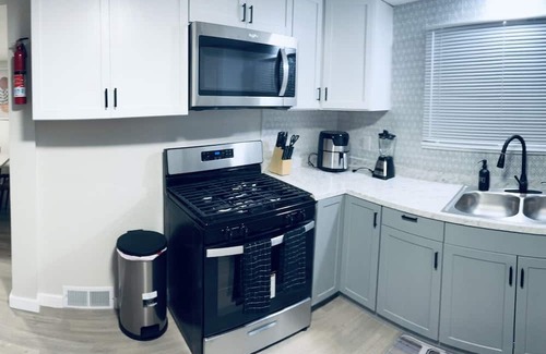 Muncie Haus | Cozy home with easy access to Ball State, IU Memorial, and all local attractions