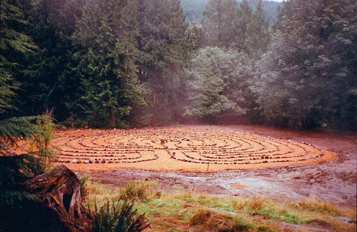 Bowen Island Kabine | 38 Acres of Rainforest! Charming Group Cabin on Tranquil Xenia Retreat Centre