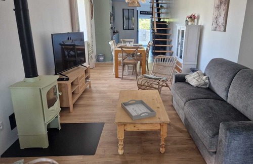 Ceyzerieu Haus | Maison Bohème Avec Bain Nordique. Vélo et Table de Ping-pong. Animaux Bienvenus