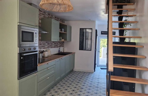 Ceyzerieu Haus | Maison Bohème Avec Bain Nordique. Vélo et Table de Ping-pong. Animaux Bienvenus