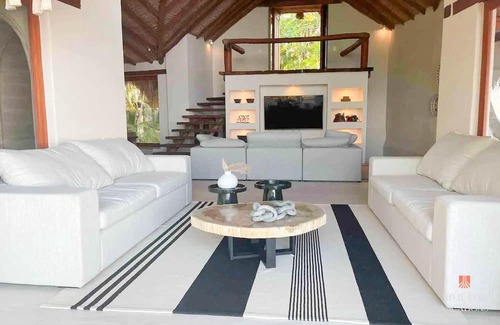 Ixtapa Haus | NEW Luxe Oceanview Villa, Private Beach, Pool, BBQ