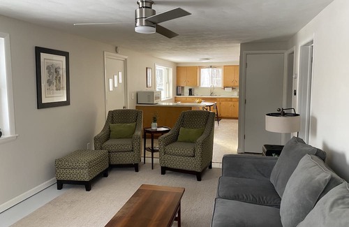 Hudson Haus | Cozy, Family-oriented Lake House with beautiful views. Enjoy private lake front!