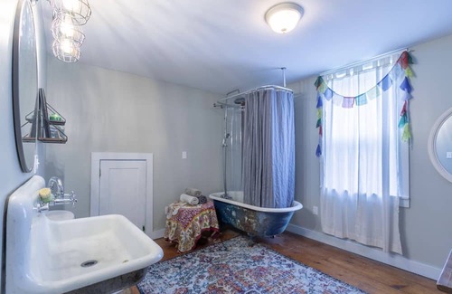 Pawlet Haus | Quintessential Vermont! In a classic New England village on the Metawee River.
