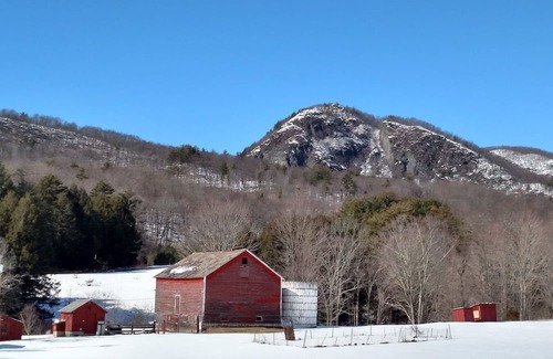 Pawlet Haus | Quintessential Vermont! In a classic New England village on the Metawee River.