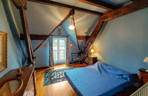 Conchez-de-Bearn Haus | Enjoy a relaxing break close to nature in this inviting vacation home.