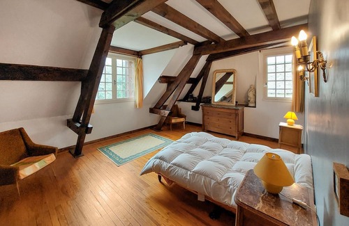 Conchez-de-Bearn Haus | Enjoy a relaxing break close to nature in this inviting vacation home.