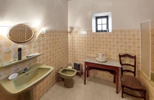 Conchez-de-Bearn Haus | Enjoy a relaxing break close to nature in this inviting vacation home.