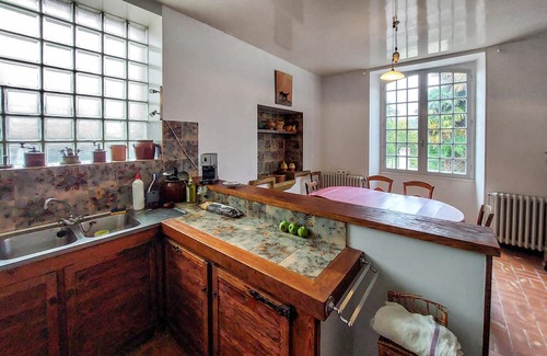 Conchez-de-Bearn Haus | Enjoy a relaxing break close to nature in this inviting vacation home.