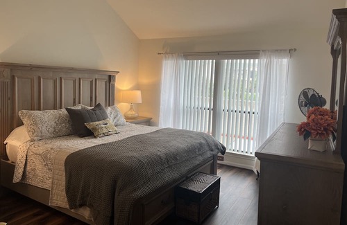 Seven Coves Eigentumswohnung | Cozy 2 story lake retreat w/ lake views 2/2. Relax, unwind or cast your line.