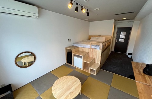 Yuzawa-machi Haus | JapaneseWestern room for 3 people Semidouble bed adjacent hot spring facility / Minamiuonuma Niigata