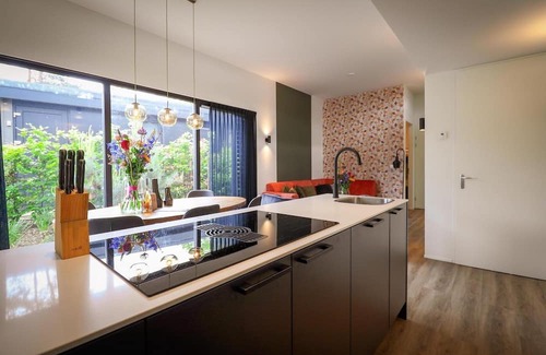 Elst Haus | These Eco-Lodges are equipped for 12 people and have one hot tub. From your own terrace, you can therefore completely relax and enjoy your own wellness moment!