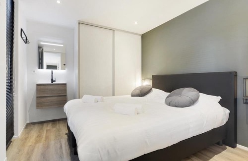 Elst Haus | These Eco-Lodges are equipped for 12 people and have one hot tub. From your own terrace, you can therefore completely relax and enjoy your own wellness moment!