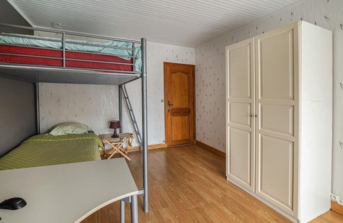 Le Val-David Haus | Cozy and familiar vacation home with two terraces and fenced garden.