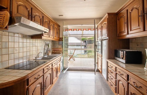 Le Val-David Haus | Cozy and familiar vacation home with two terraces and fenced garden.