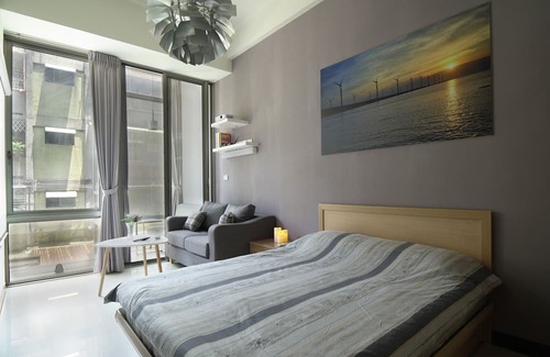 Xinyi Eigentumswohnung | 1.5 Min Walk to City Hall MRT Cinema Experience