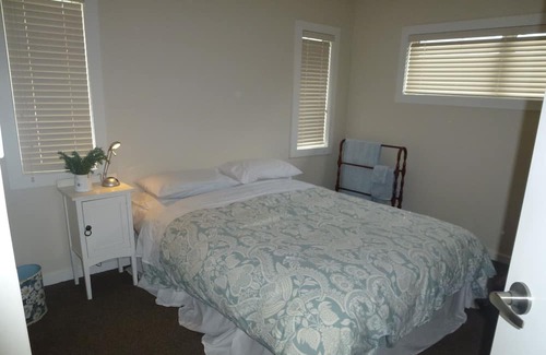 Clive Haus | House amoungst a vineyard and orchard