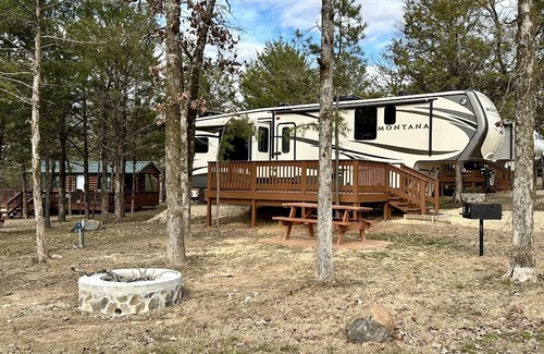Ringold Wohnmobilvermietung | Cozy getaway with lake view. Pet Friendly/Close to Hochatown