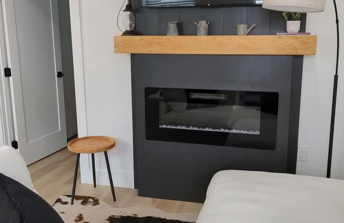 West 1st Street Hütte | Retreat, Relax, Roam in downtown Ft. Myers, Florida. Cozy Unit for two!