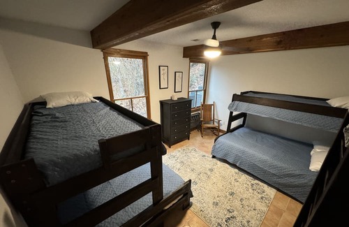Santeetlah Skihütte | Cozy mountain lake view retreat. Great place to begin your Smoky Mntn Excursions