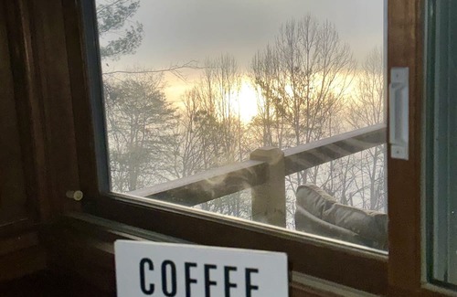 Santeetlah Skihütte | Cozy mountain lake view retreat. Great place to begin your Smoky Mntn Excursions